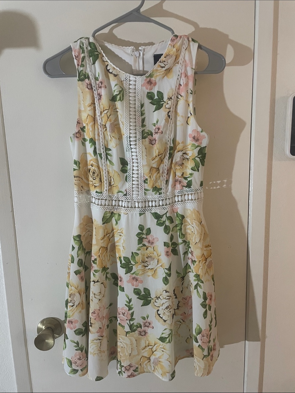 Disney Belle Yellow Rose Lace Fit & Flare Dress Women’s Small - Picture 4 of 11